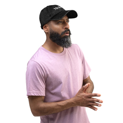 Schwarze Unisex Cap mit gebogenem Schirm und gesticktem Logo vorne