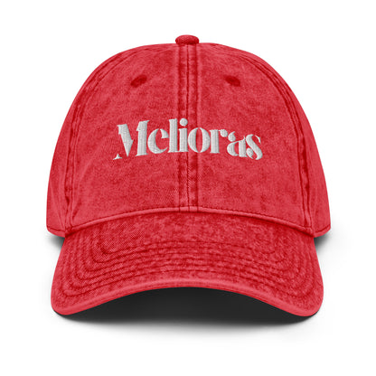 Rote Unisex Cap mit gebogenem Schirm und gesticktem Logo vorne